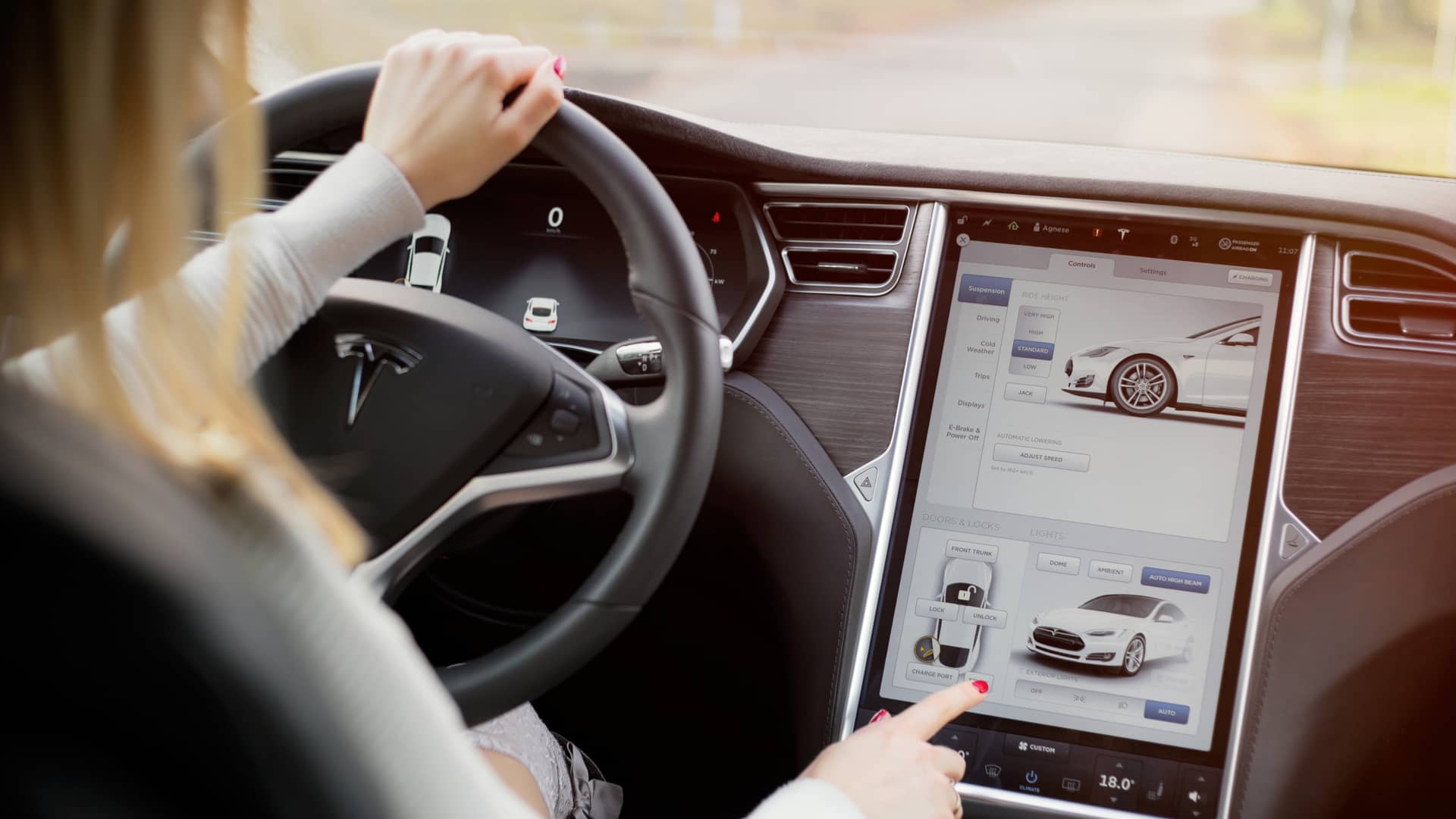 Fitur Tesla baru akan meningkatkan perjalanan Anda – tetapi Ford sudah melakukannya dengan lebih baik