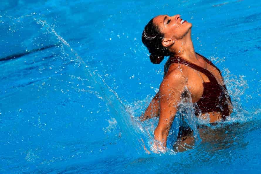 Penyelamatan dramatis di kejuaraan dunia setelah perenang pingsan dan tenggelam ke dasar kolam |  Renang