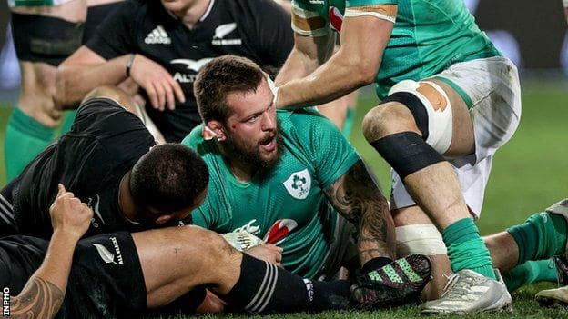 Selandia Baru 12-23 Irlandia: Irlandia mengklaim kemenangan bersejarah atas 14 pemain All Blacks