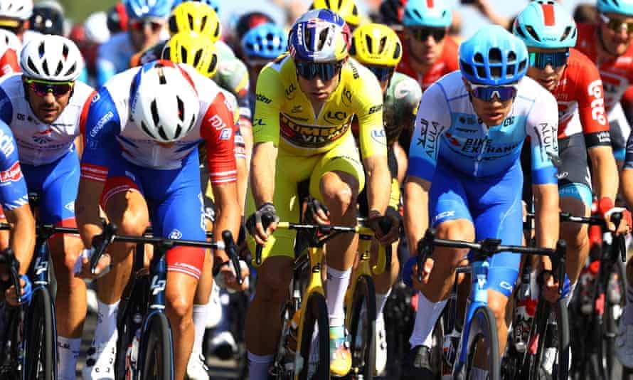 Wout van Aert mengklaim kemenangan panggung solo yang mendebarkan untuk memperpanjang keunggulan Tour de France |  Tour de France