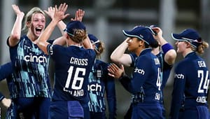 Hindia Barat v Inggris: Lauren Bell mengambil 4-33 saat pengunjung mengamankan kemenangan seri ODI yang nyaman
