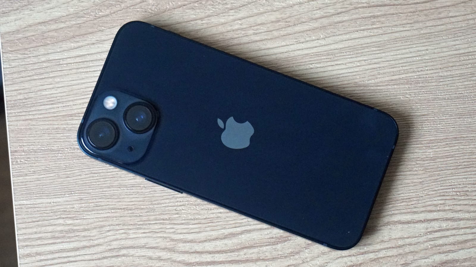 Kebocoran casing iPhone 14 memamerkan ukuran ponsel Apple andalan tahun ini