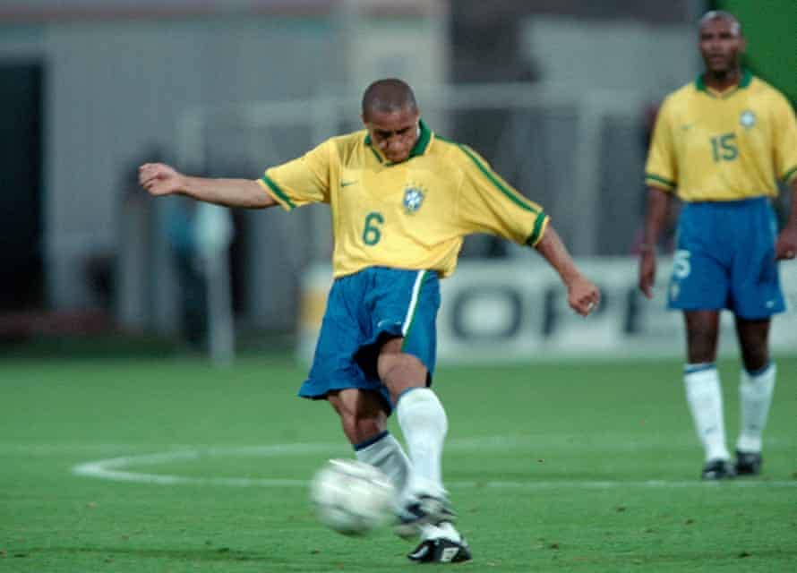 Gol Emas: Roberto Carlos untuk Brasil v Prancis (1997) |  Sepak bola