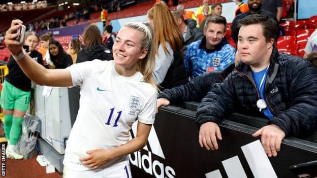 Euro 2022: Malam yang tiada duanya bagi sepakbola wanita di Inggris